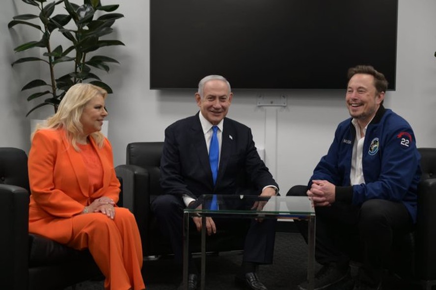 Musk em reunião com o primeiro-ministro de Israel e sua mulher