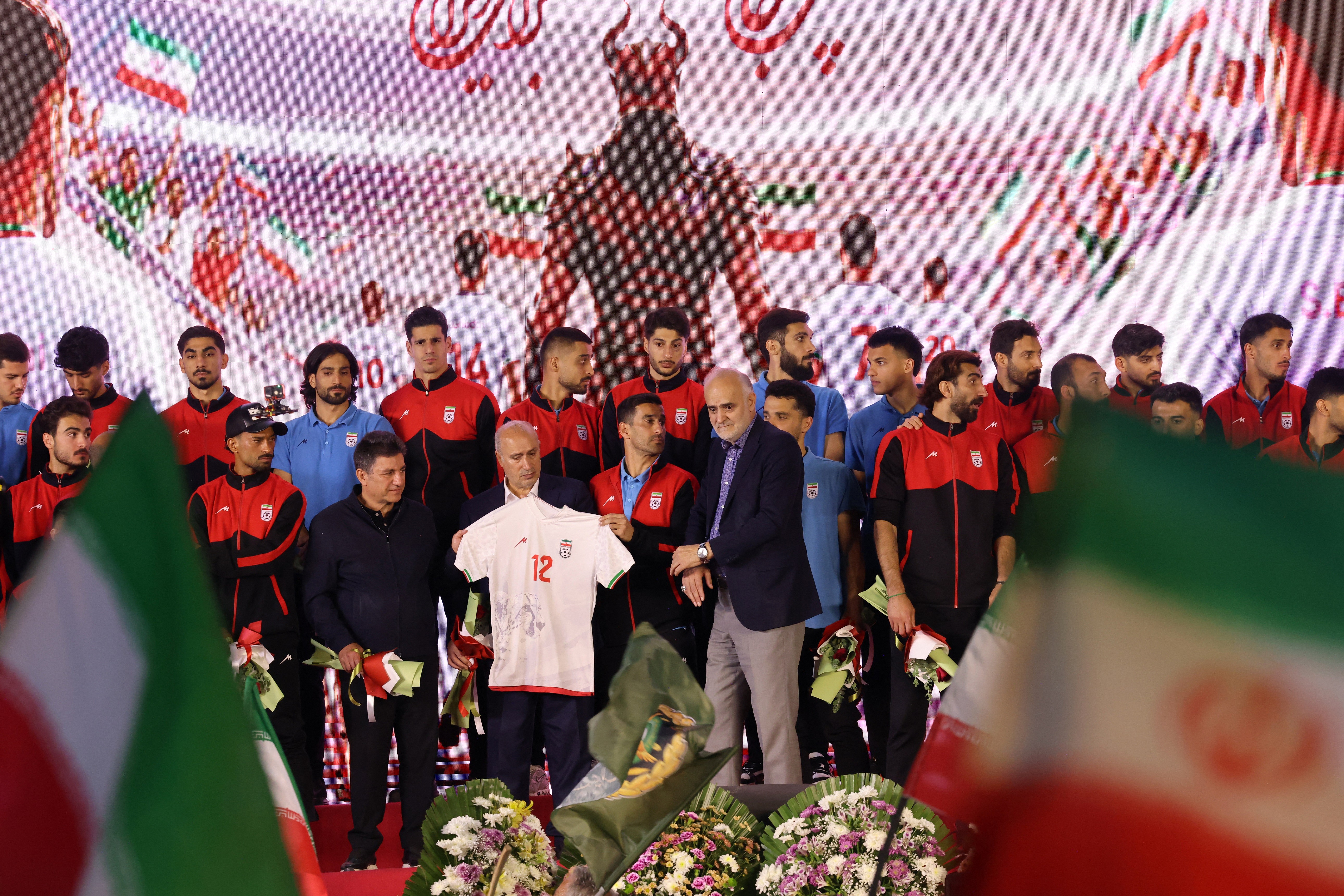 Selação do Irã viaja ao México para a Copa após impasse com vistos negados pelos EUA