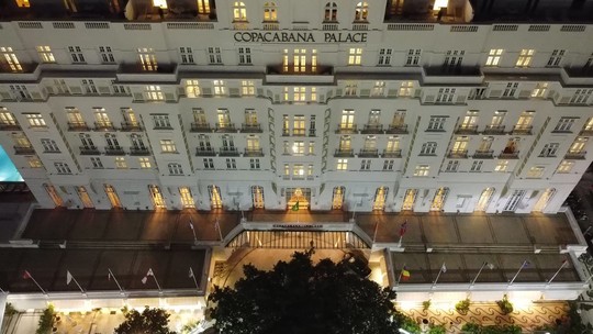 Cem anos do Copacabana Palace: veja o antes e depois de espaços do hotel ao longo de sua história
