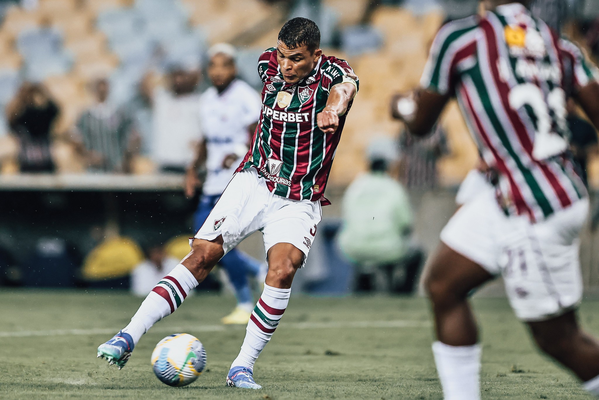 Cano marca no final e Fluminense arranca empate contra o Fortaleza pelo Brasileiro