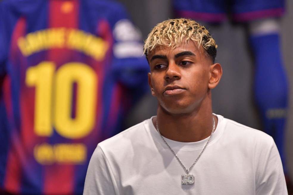 Lamine Yamal assume camisa 10 do Barcelona — Foto: MANAURE QUINTERO / AFP