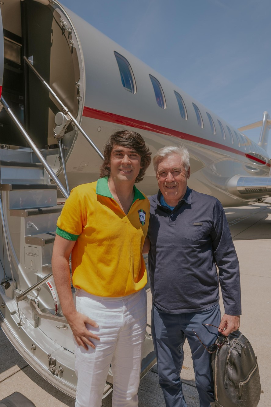 Ancelotti e Fernandes pouco antes do embarque