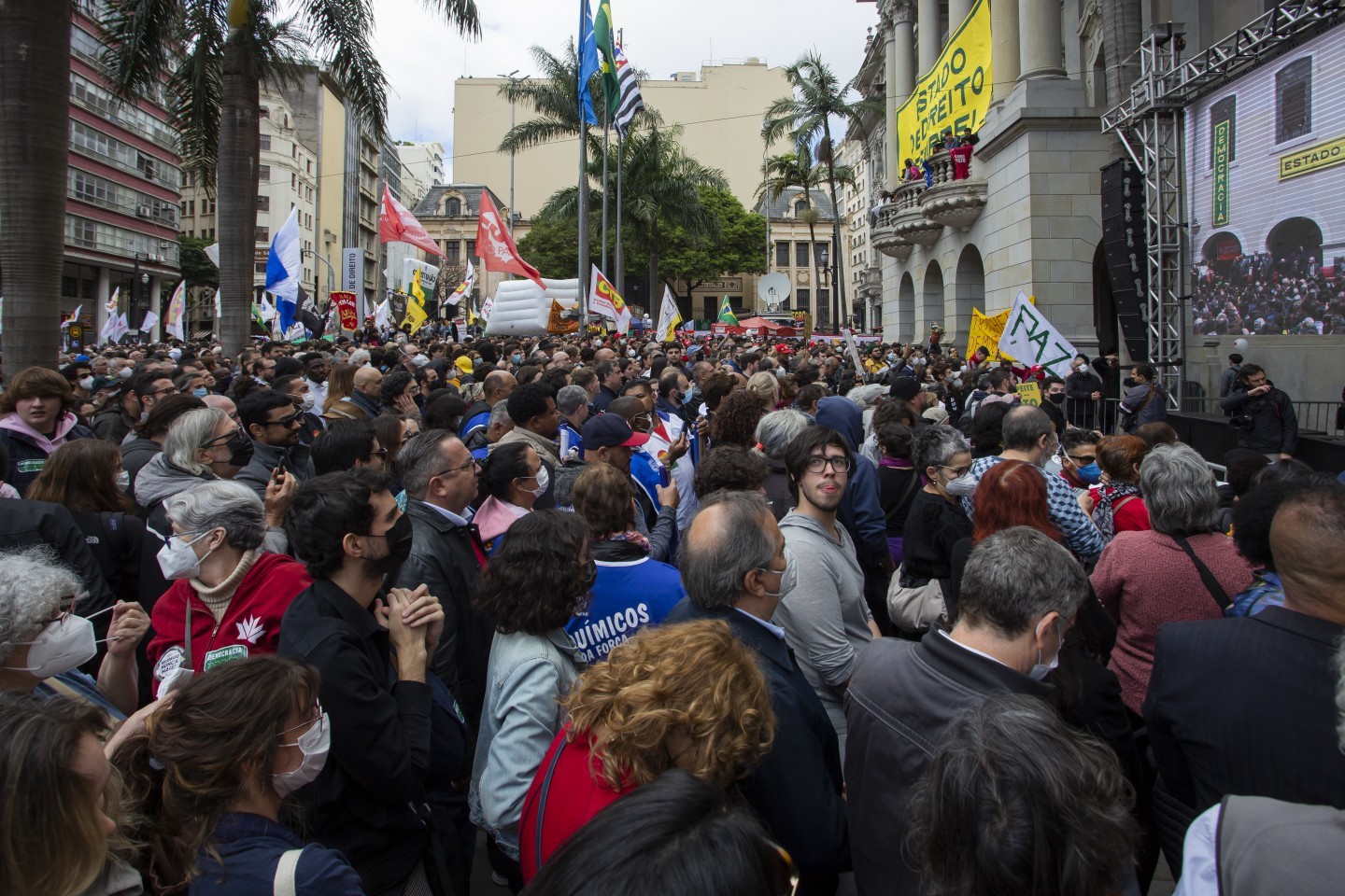 Evento levou uma multidão ao Largo de São Francisco, no Centro da capital paulista — Foto: Edilson Dantas / O Globo