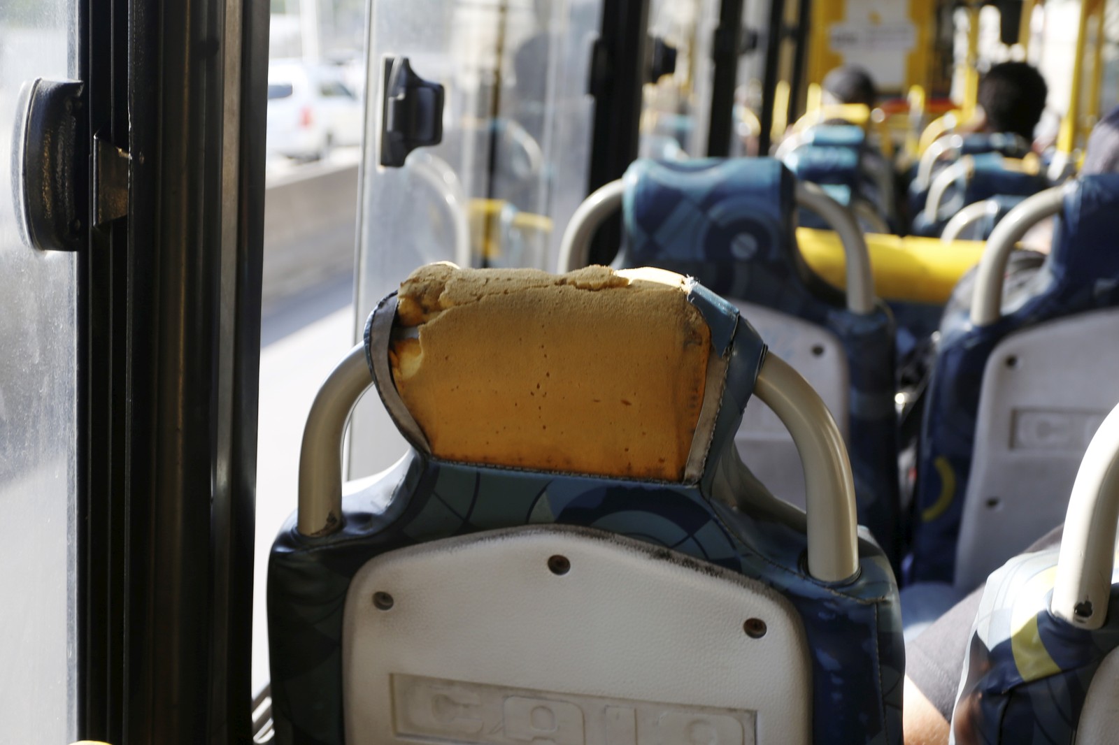 Além da viagem longa, passageiros também enfrentam as más condições dos transportes  — Foto: Fabiano Rocha