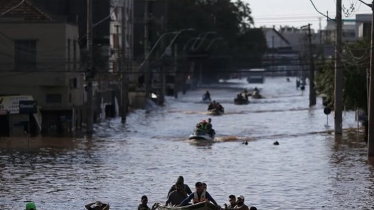 Corpo de Bombeiros do RS nega proibição do uso de jet skis em enchentes