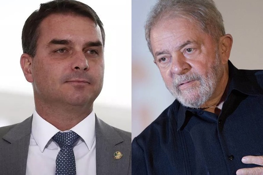 Senador Flávio Bolsonaro prestando depoimento em entrevista jornalística formal.