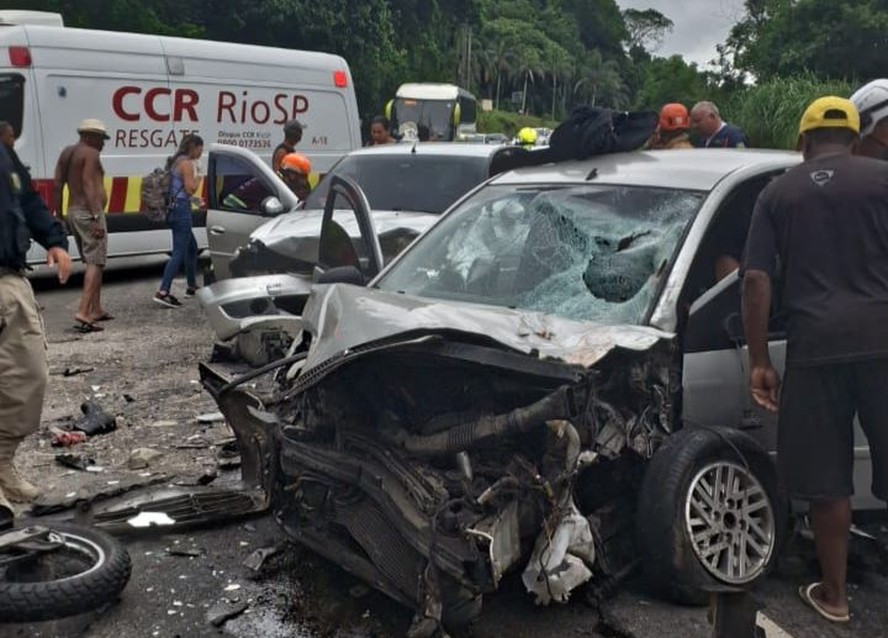 Acidente em Itaguaí deixa um morto e sete feridos