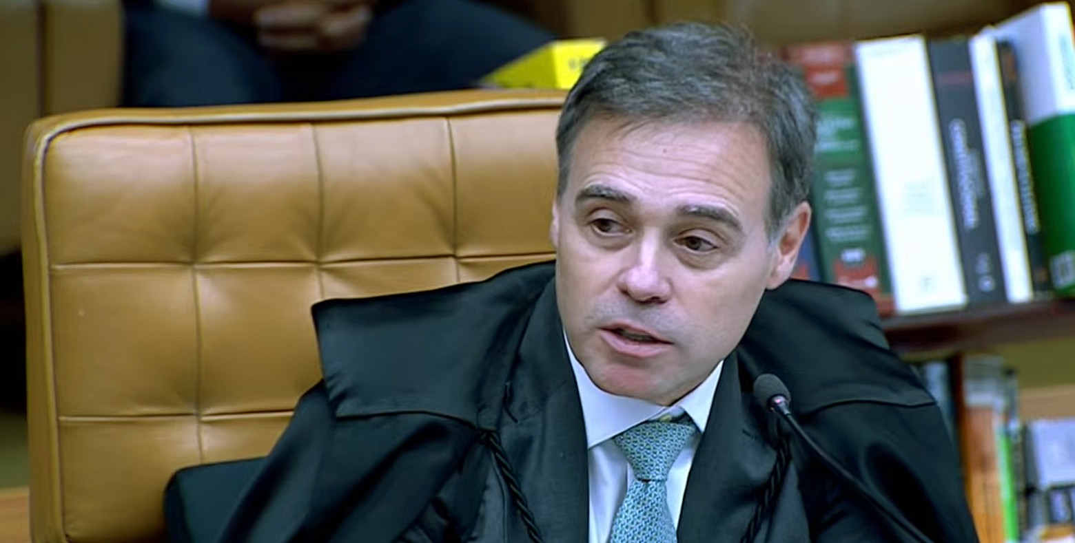 O objeto que Mendonça não tirou de envelope pardo no plenário do STF