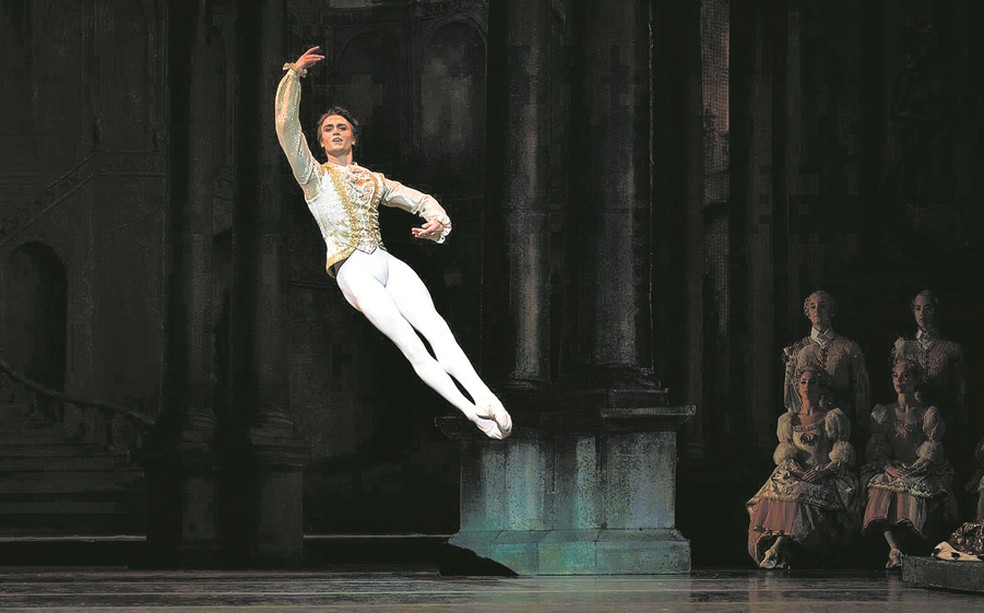 Matthew Ball, bailarino inglês no Royal Ballet: “O príncipe encantado é o mais difícil para mim, porque eu sinto que aquele jeito de agir não é natural”  — Foto: Divulgação/Royal Opera House/Andre Uspenski