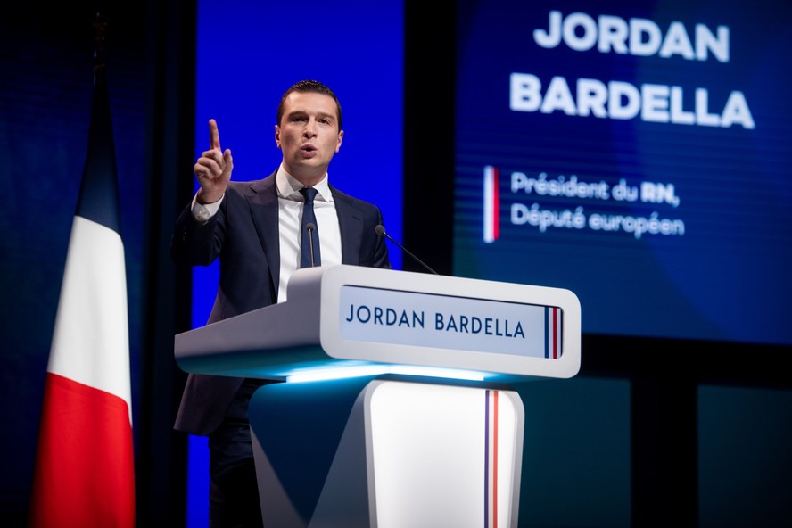 Jordan Bardella é presidente interino do Reunião Nacional (RN) desde setembro de 2021 e principal nome para assumir o comando do partido no lugar de Marine Le Pen