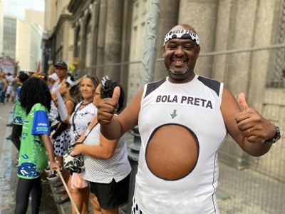 Combate ao racismo, feminicídio e ódio inspiram fantasias em blocos do Rio