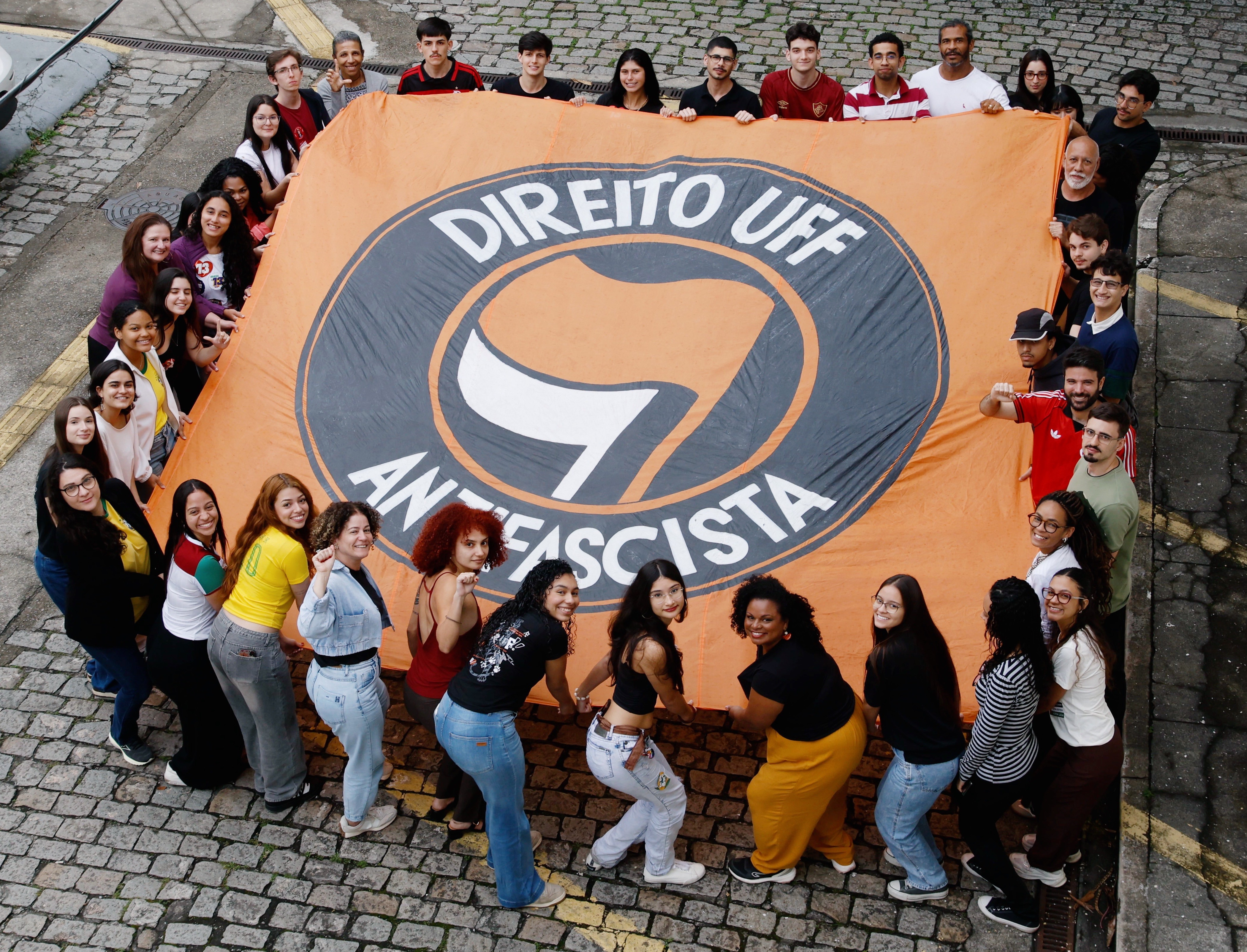'O momento pede, temos que fazer um ato': vitória de Flávio no 1º turno mobilizou juventude e impulsionou avanço de Lula