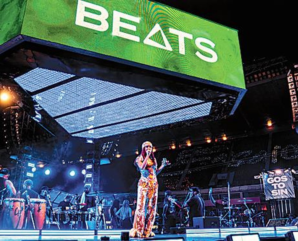 Anitta num dos ensaios de seu bloco de carnaval, com patrocínio da Skol Beats — Foto: Divulgação