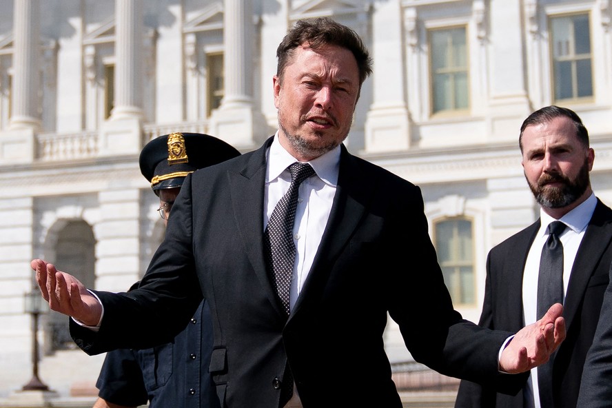 Musk deixa reunião com senadores americanos na qual foi discutida a regulamentação da IA