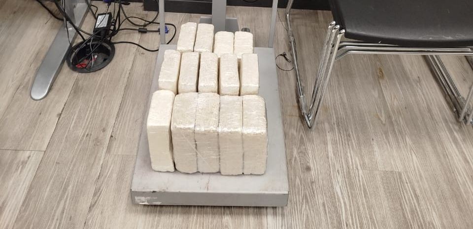 Mulher é presa com 14 quilos de pasta base de cocaína na Serra das Araras