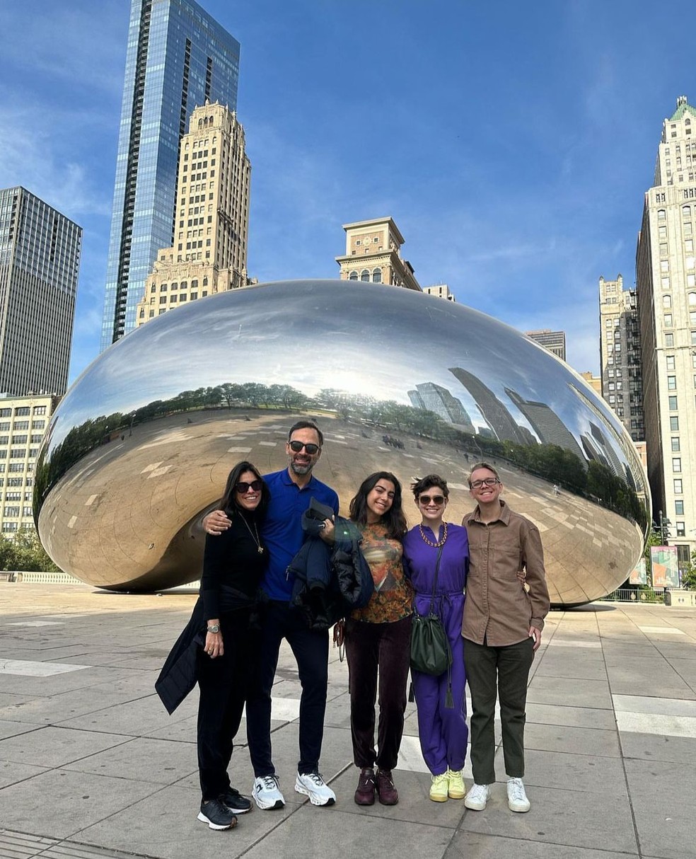 Tadeu Schmidt ao lado da família nos EUA — Foto: Reprodução/Instagram
