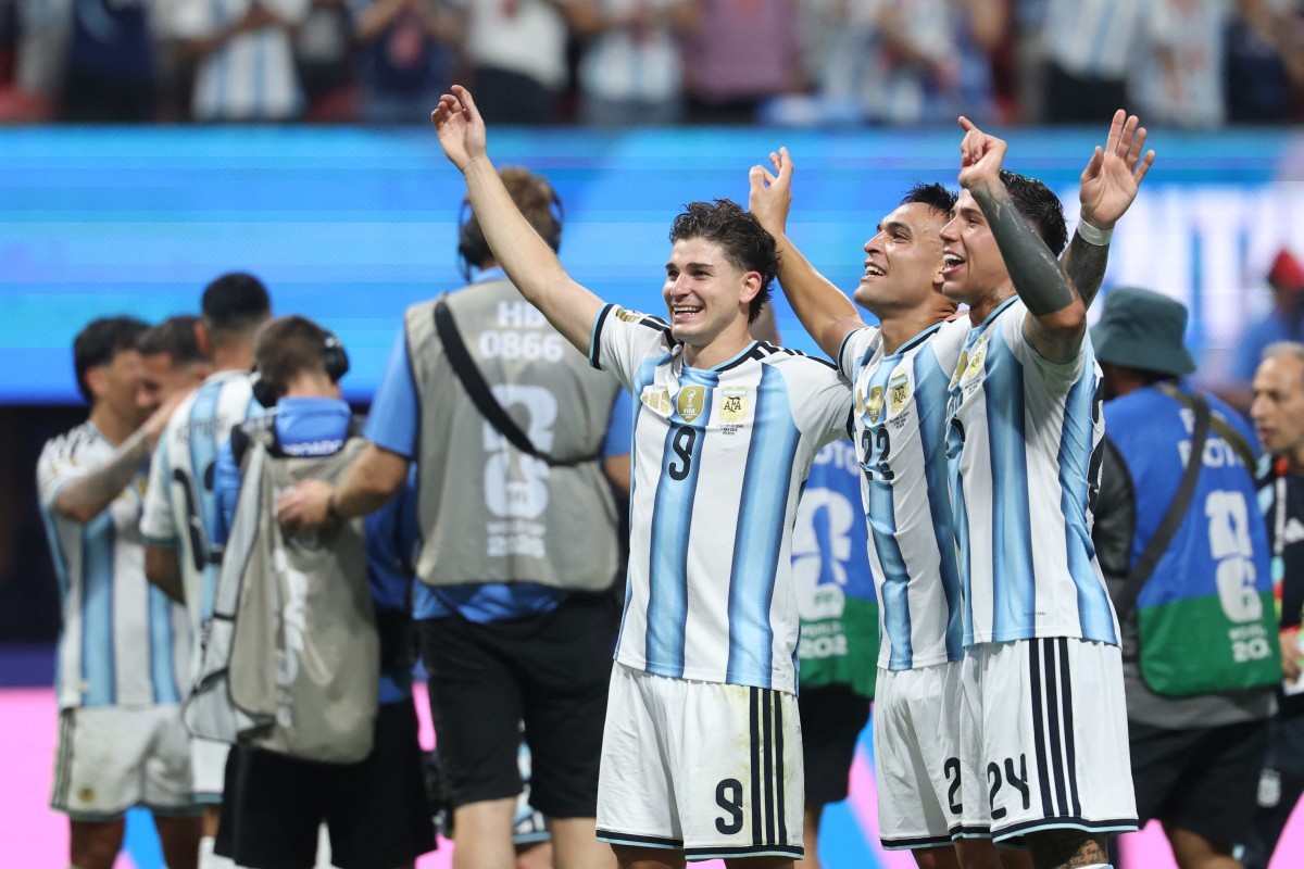 Arsenal avança por Julián Álvarez após destaque na Copa