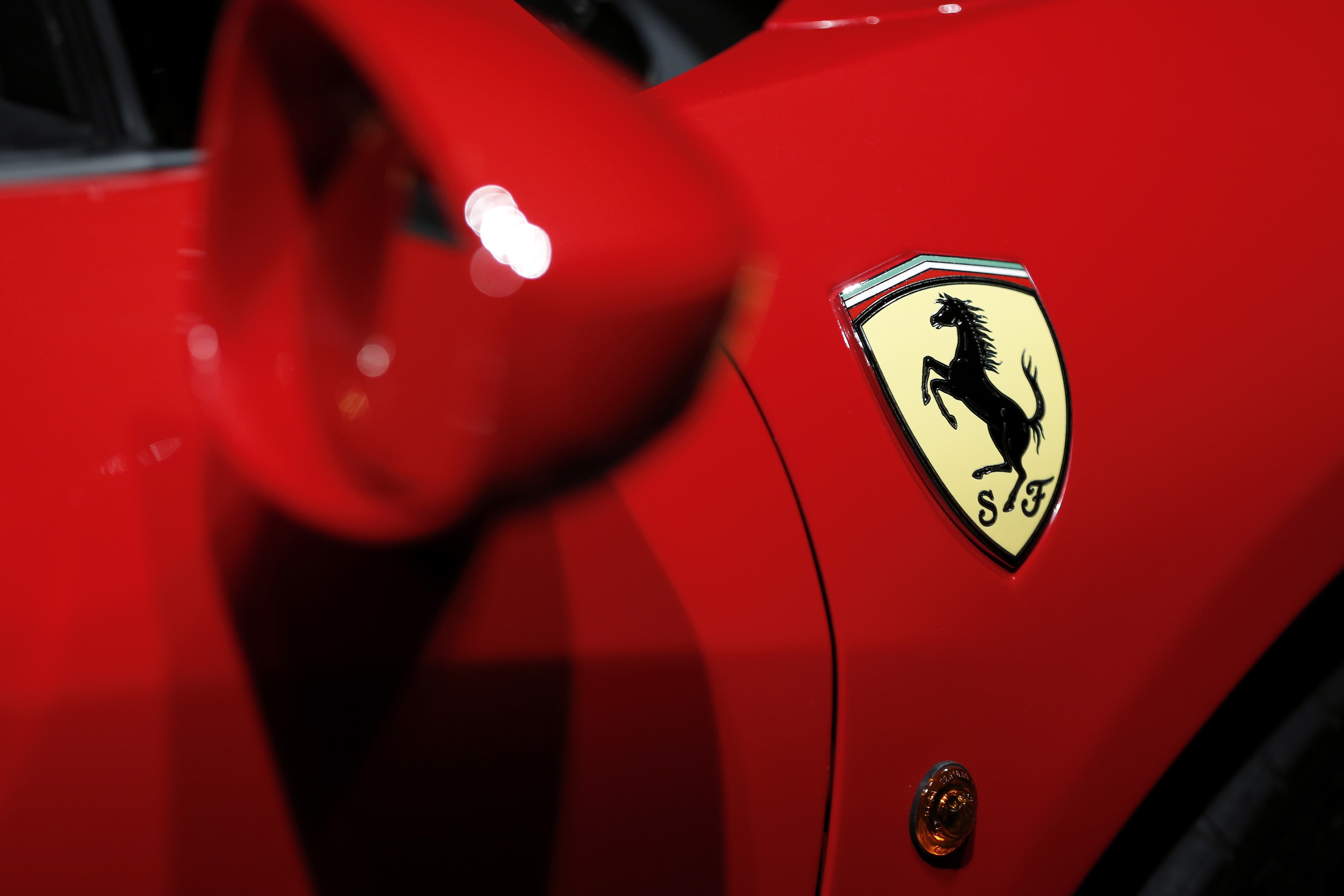 Ferrari, Porsche e Rolls-Royce: Em meio a conflitos, marcas de luxo criam operações para entregar supercarros a clientes do Oriente Médio