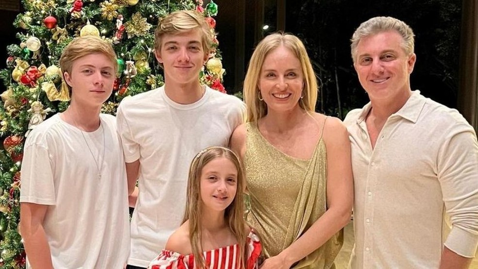 Angélica e Luciano Huck celebram o Natal em família — Foto: Foto/Instagram
