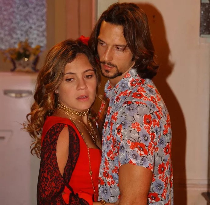 Adriana Esteves e Vladimir Brichta se conheceram "Coração de estudante"Mas o relacionamento aconteceu nos bastidores "Cubanacán". Os dois são pais de Vicente e estão juntos há mais de 20 anos. - Foto: Globo/Renato Rocha Miranda