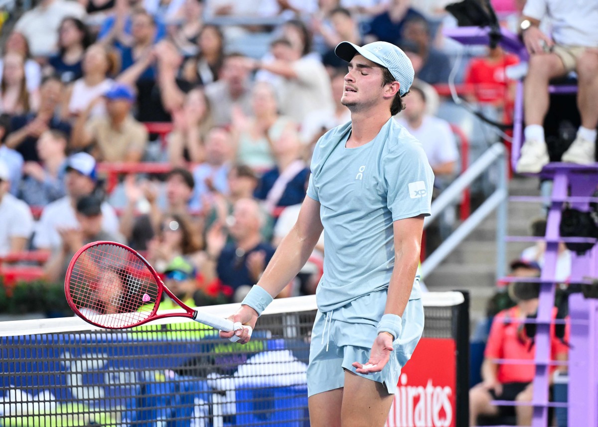 João Fonseca fica fora do US Open por lesão no abdômen, a três dias do início da chave