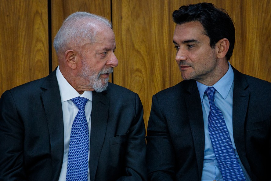 Lula e Celso Sabino conversam por telefone sobre decisão do União de desembarcar do governo e ultimato para sair do cargo