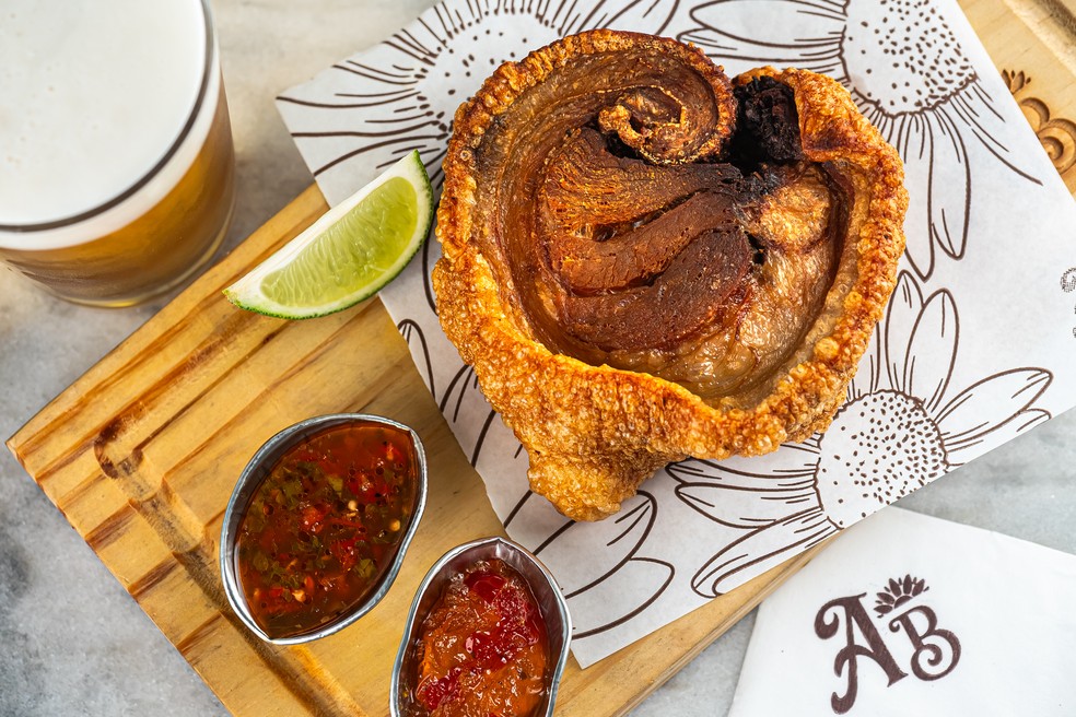 Torresmo de rolo do Antiquário do Breganha — Foto: Tomas Veléz