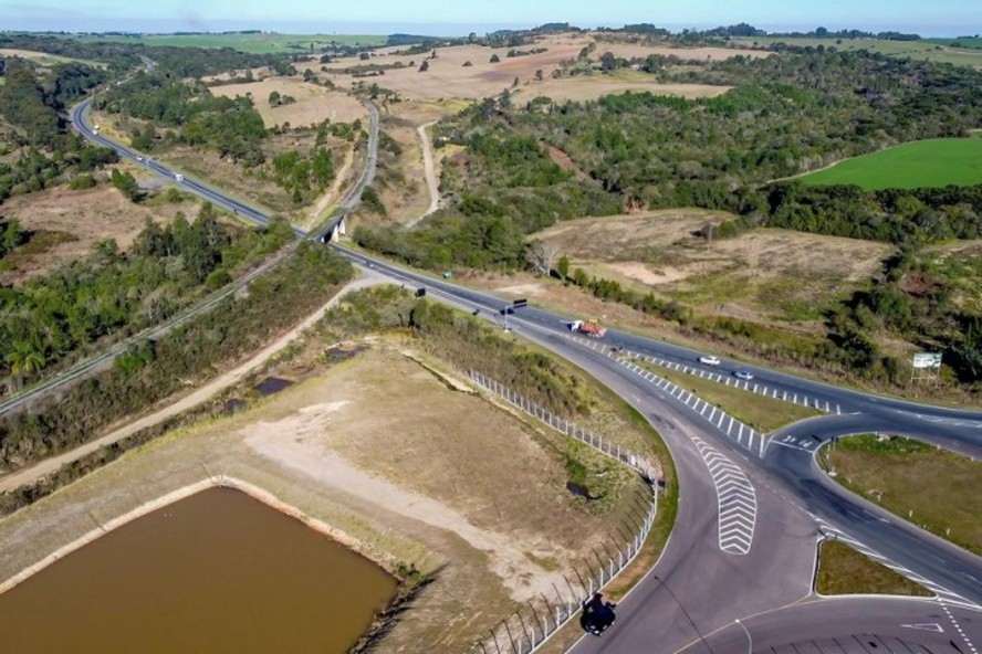 Entroncamento da BR-277 com a PR-427, no Paraná: primeiro leilão de rodovias do PAC