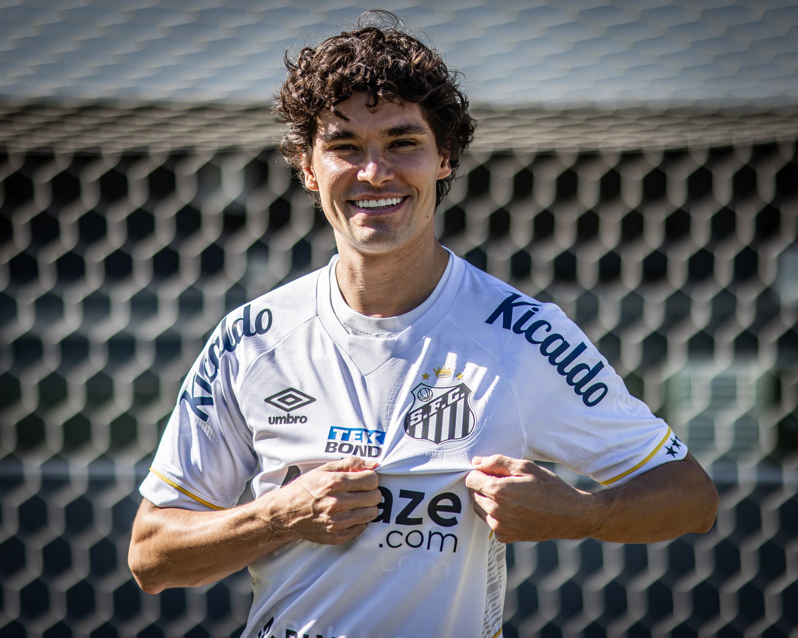 Lateral Dodô também retornou ao Santos — Foto: Raul Baretta/ Santos FC.