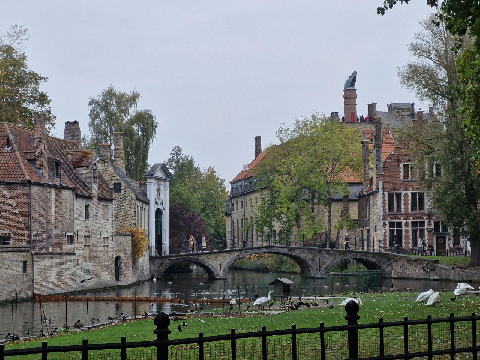 Bruges, Bélgica – Centro histórico preservado com canais, praças medievais e museus renomados. — Foto: Pexels