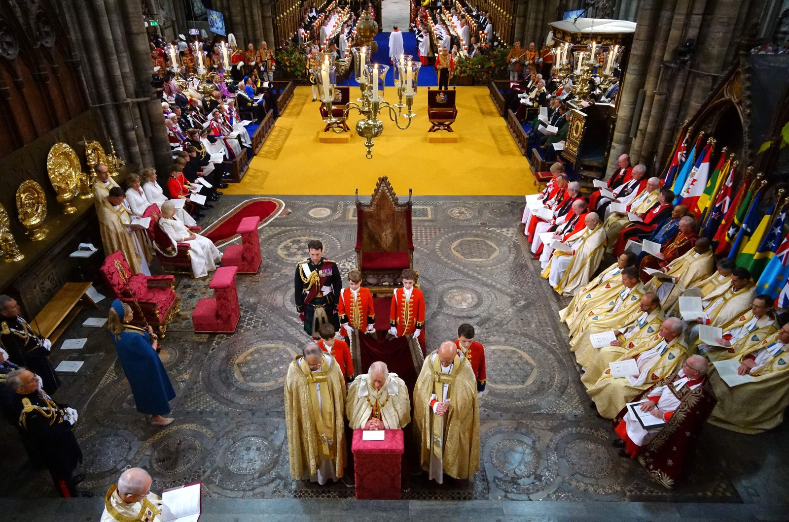 Charles III durante de sua coroação, em 6 de maio de 2023, na Abadia de Westminster — Foto: Aaron Chown / POOL / AFP