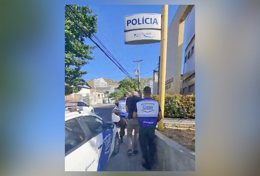 Suspeito de assaltar lojas na Zona Sul do Rio é preso ao sair de culto em igreja — Foto: Reprodução