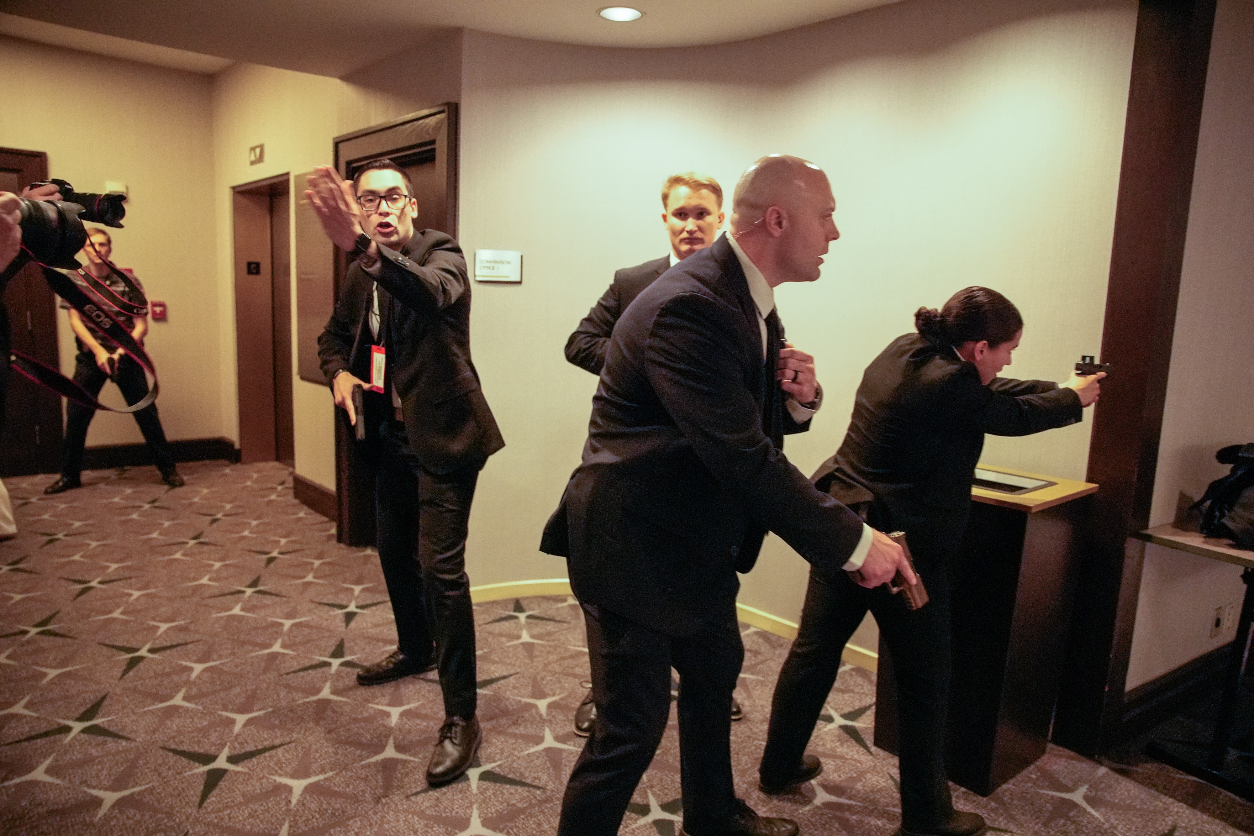 Ataque a jantar com Trump levanta debate sobre falhas de segurança; especialistas dizem que Serviço Secreto agiu como previsto