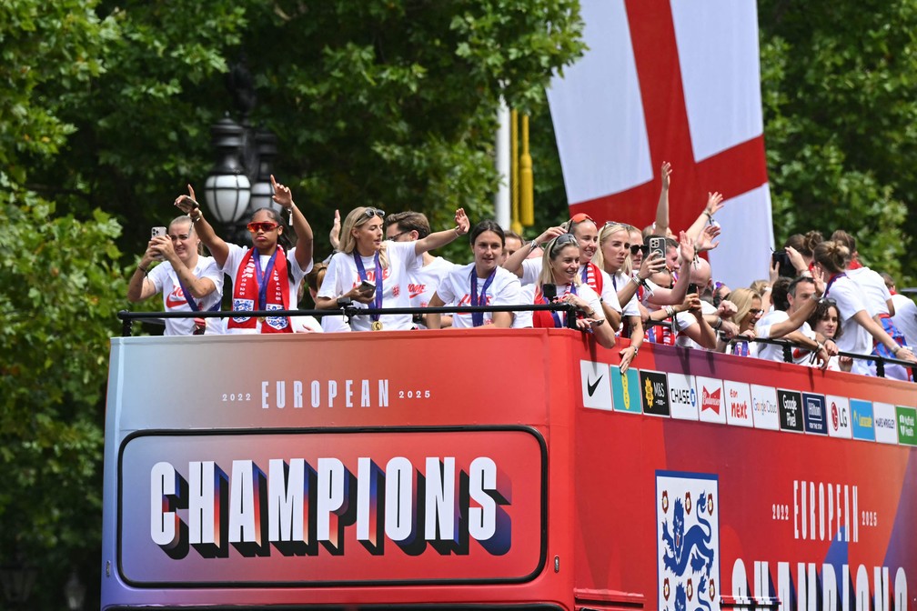 Inglaterra celebra título da Eurocopa com milhares de torcedores em Londres — Foto: JUSTIN TALLIS / AFP