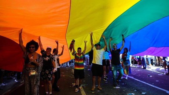 Pesquisa: 20% de lares sem indivíduos LGBTQIA+ são contra pessoas que não sejam cis e hétero em cargos de liderança