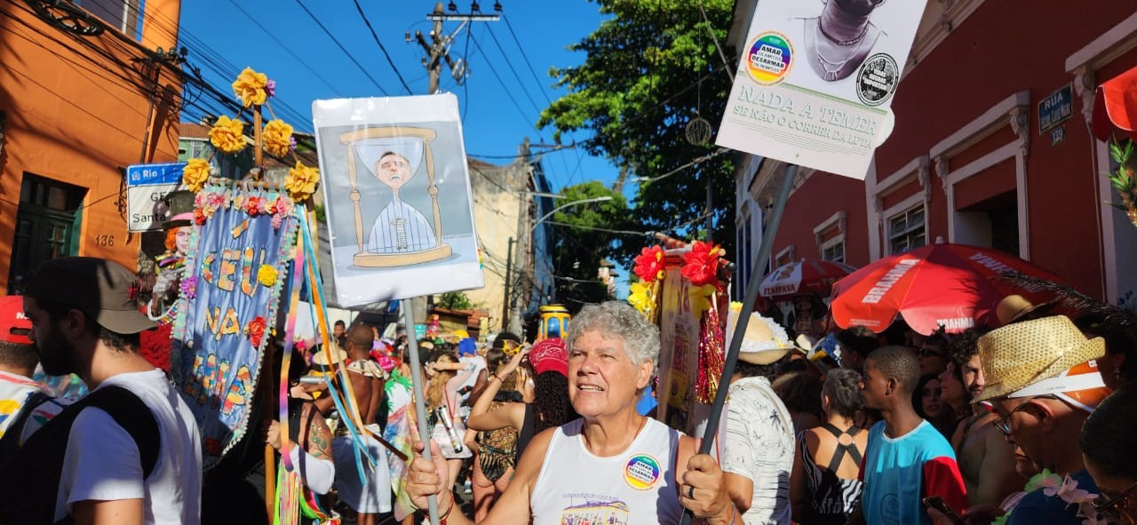 Deputado federal Chico Alencar (PSOL-RJ) marca presença no bloco Céu na Terra — Foto: Custódio Coimbra/Agência O Globo