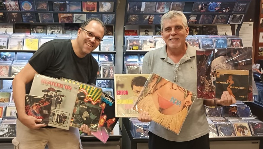 Loucos por vinil: amigos abrem na Tijuca espaço com oito mil discos