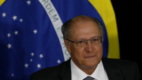 Demora do ex-governador Alckmin em visitar região afetada pelas chuvas em SP intriga políticos