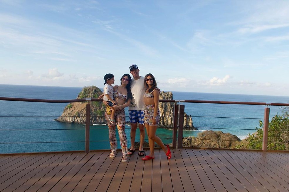 Zé vaqueiro com o filho Daniel, a mulher Ingra e a enteada Nicolly — Foto: Reprodução