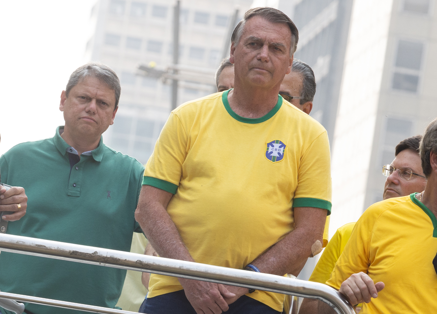 Bolsonaro em ato na Avenida Paulista ao lado do governador de S&atilde;o Paulo, Tarc&iacute;sio de Freitas