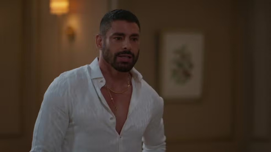 Reta final de 'Vale tudo': César é flagrado armado em cena de crime