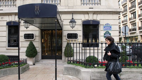 Homens armados roubam luxuosa joalheria em ponto turístico de Paris, na França