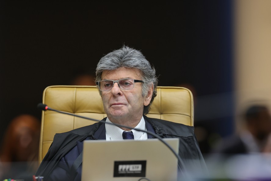 Ministro Luiz Fux na sessão extraordinária para julgamento sobre as mensagens enviadas pelo ex-banqueiro Daniel Vorcaro, dono do Banco Master, ao ministro da Corte Alexandre de Moraes, realizada no Supremo Tribunal Federal (STF) - Foto: Reprodução