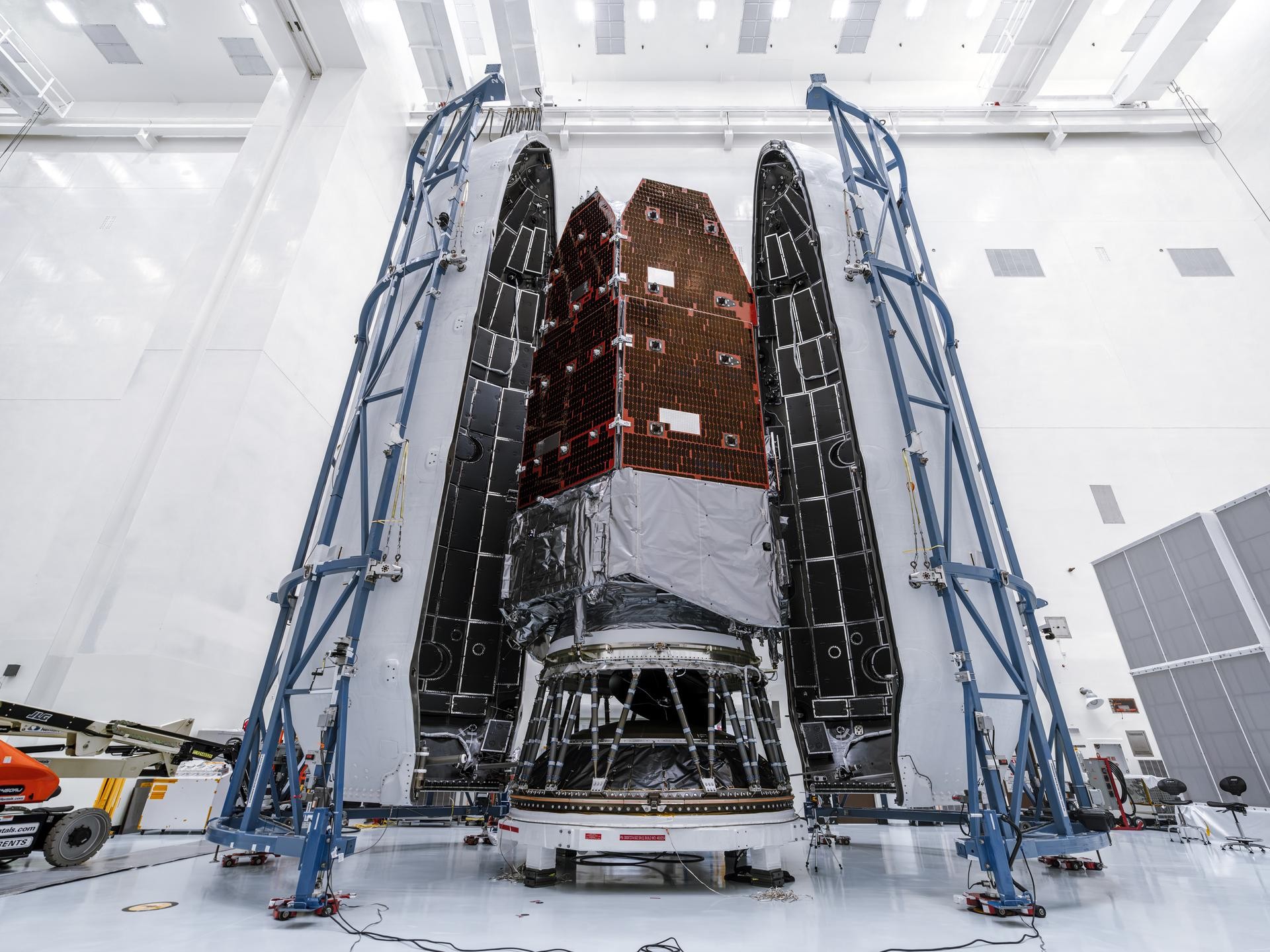 Quem são os pesquisadores brasileiros com papel decisivo na operação do supertelescópio que a Nasa lança neste domingo - QTU Questões do Universo