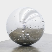 a job "moon" (2024), by Not Vital, on view at MAC Niterói - Photography: Disclosure/Flávio Freire