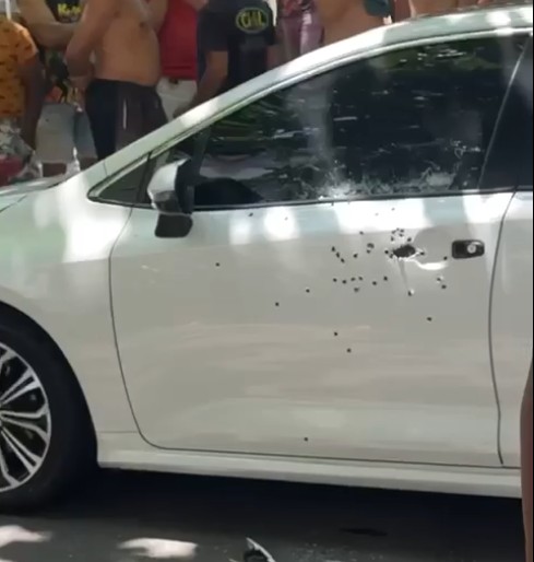 Homem é morto a tiros dentro de carro em Del Castilho; vídeo