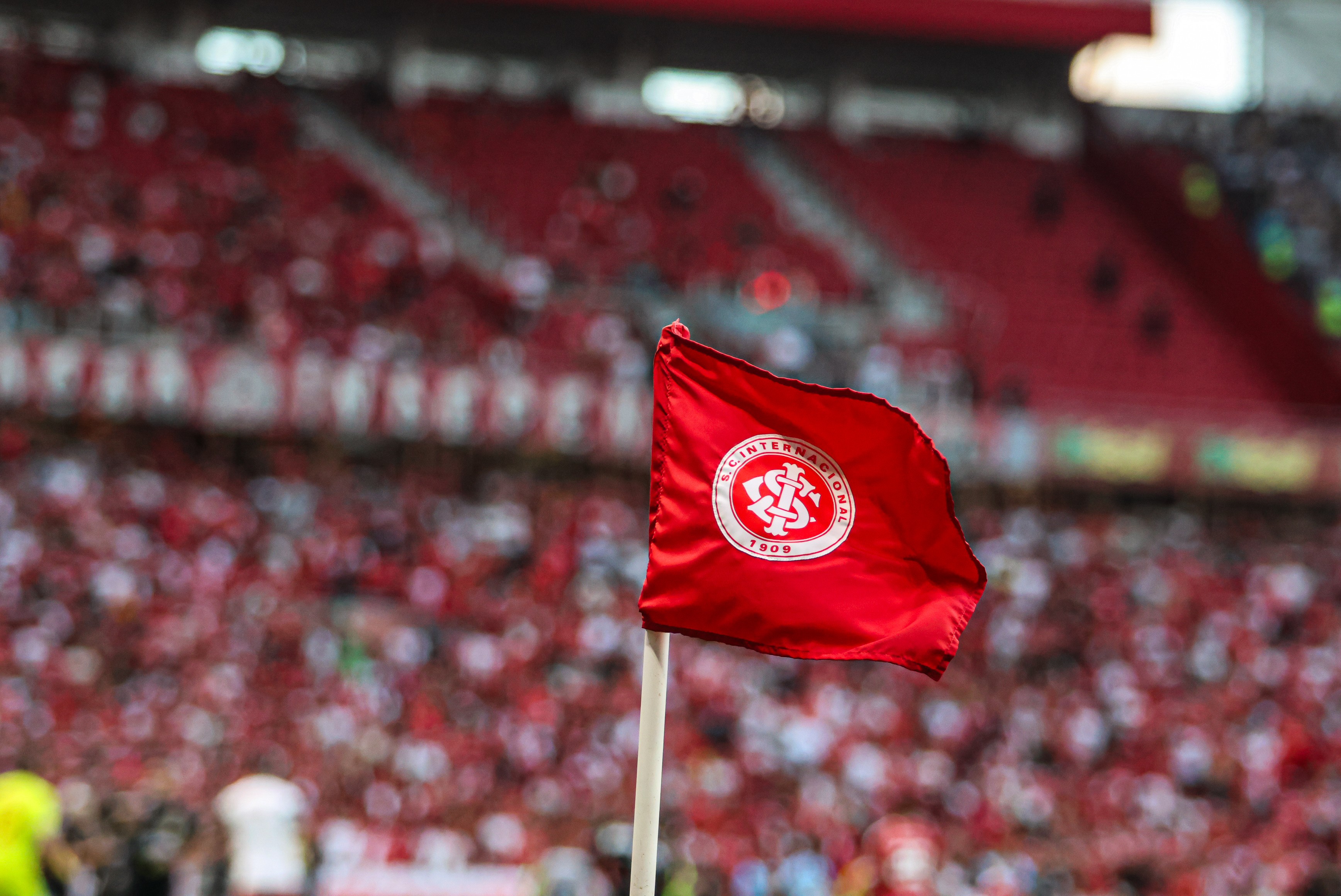 Internacional oferece trator como garantia judicial por dv | Esportes - Imagem 2 | QTU - Notícias