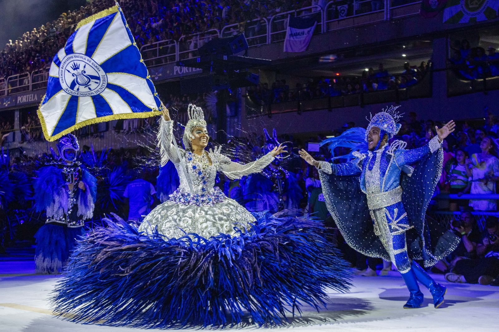 Desfile da Acadêmicos de Niterói — Foto: Domingos Peixoto / Agência O Globo