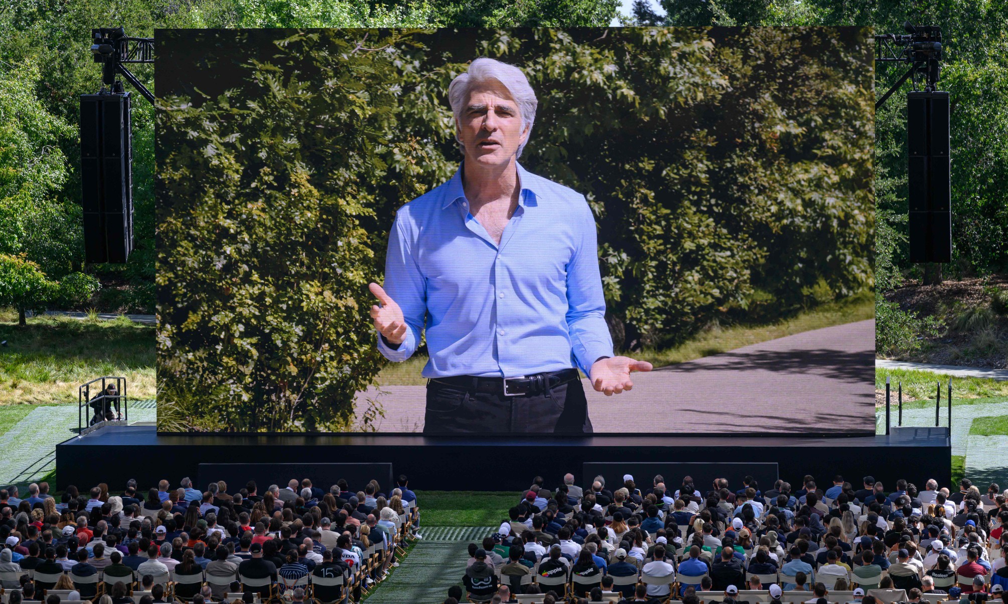 Investidores recebem com cautela nova Siri e IA da Apple