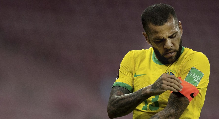 Daniel Alves se tornará o jogador brasileiro mais velho a jogar